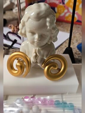 Monet RunwayVintage Gold Spiral Swirl Clip-On Earrings